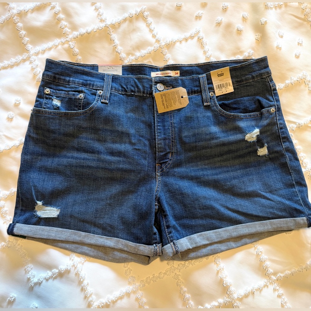 NWT Levi's Women's Mid-Rise Mid-Length Jean Shorts, Medium Wash, Size 34